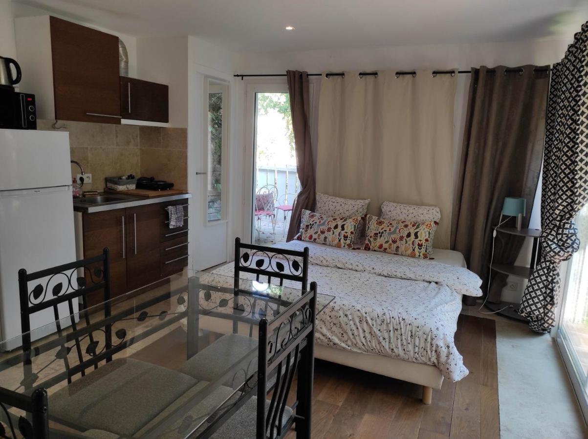 Bed and Breakfast K.N.C.1601 La Croix-Valmer Zimmer foto